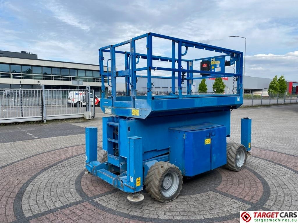 Genie GS-4069DC Electric 4x4 Scissor Work Lift 1412cm - مرفاع مقصي: صورة 3 Genie GS-4069DC Electric 4x4 Scissor Work Lift 1412cm - مرفاع مقصي: صورة 3