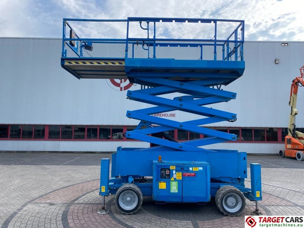 Genie GS-4069DC Electric 4x4 Scissor Work Lift 1412cm - مرفاع مقصي: صورة 5 Genie GS-4069DC Electric 4x4 Scissor Work Lift 1412cm - مرفاع مقصي: صورة 5