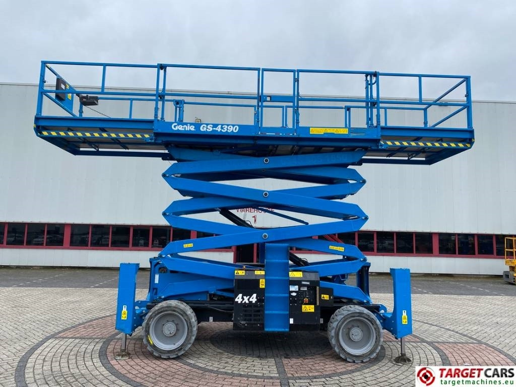 Genie GS-4390 RT LPG 4x4 Scissor Work Lift 1511cm - مرفاع مقصي: صورة 5 Genie GS-4390 RT LPG 4x4 Scissor Work Lift 1511cm - مرفاع مقصي: صورة 5