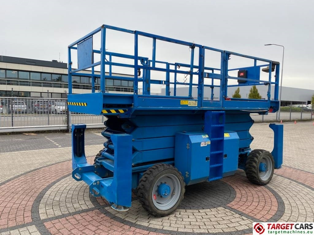 Genie GS-4390RT Diesel 4x4 Scissor Work Lift 1511cm - مرفاع مقصي: صورة 3 Genie GS-4390RT Diesel 4x4 Scissor Work Lift 1511cm - مرفاع مقصي: صورة 3