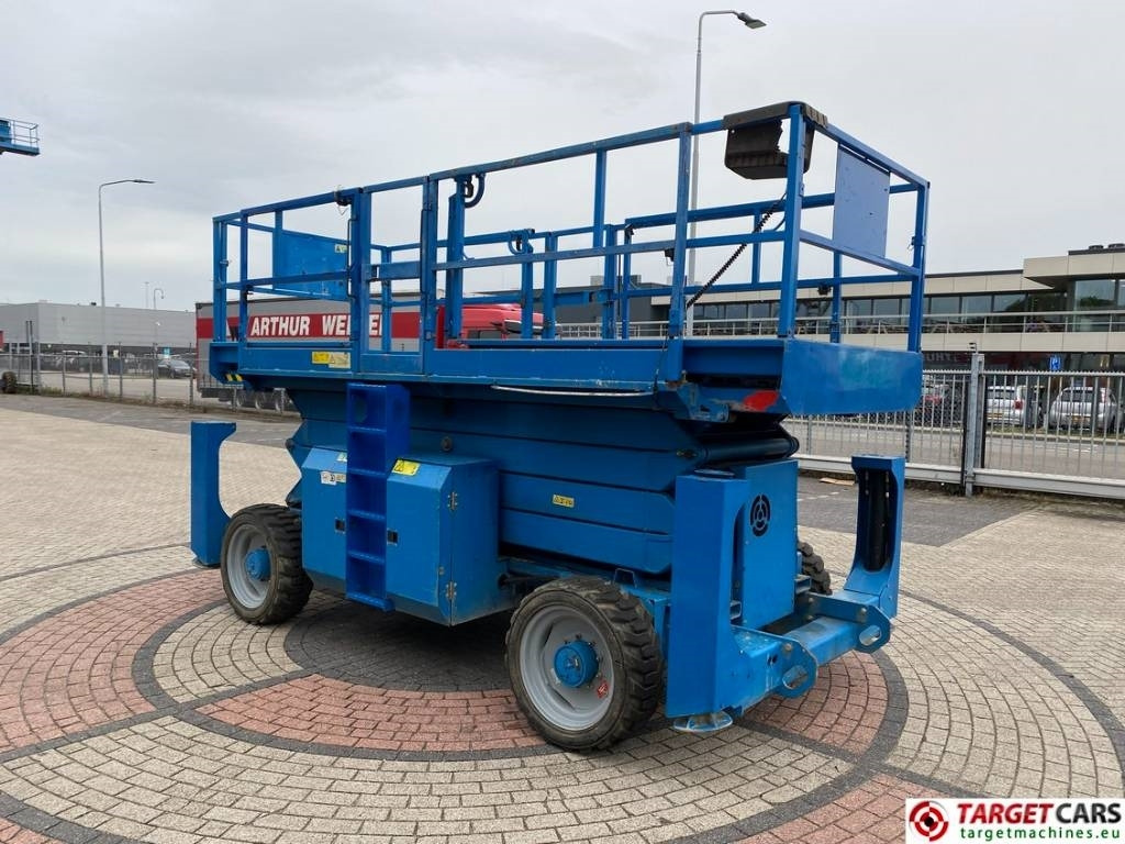 Genie GS-4390RT Diesel 4x4 Scissor Work Lift 1511cm - مرفاع مقصي: صورة 2 Genie GS-4390RT Diesel 4x4 Scissor Work Lift 1511cm - مرفاع مقصي: صورة 2