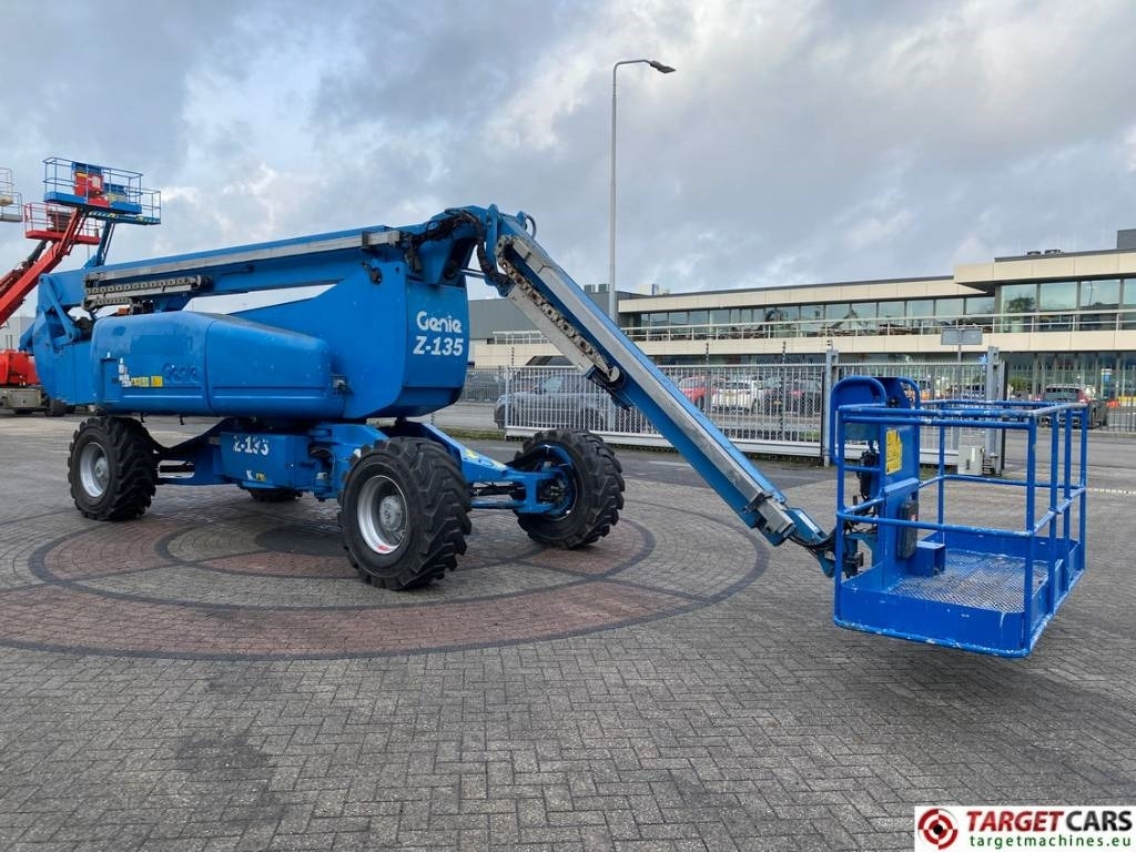 Genie Z-135/70 Articulated 4x4x4 Diesel Boom Lift 4315cm - آلات أخرى: صورة 2 Genie Z-135/70 Articulated 4x4x4 Diesel Boom Lift 4315cm - آلات أخرى: صورة 2