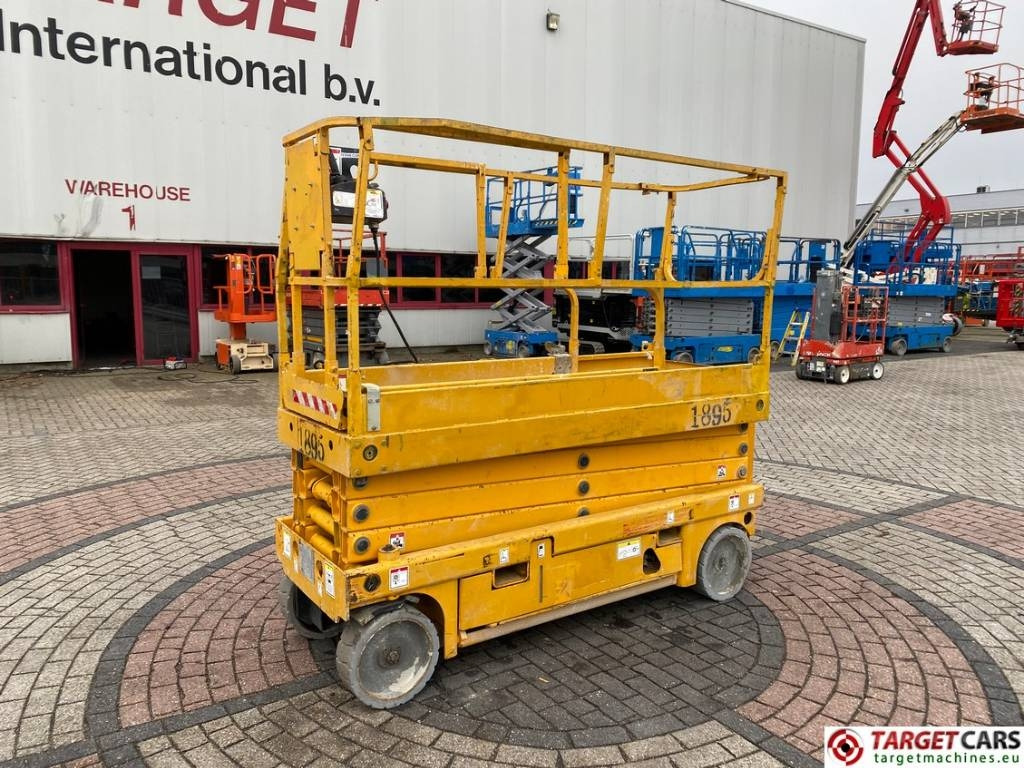 Haulotte Compact 10N Electric Scissor Work Lift 1000cm - مرفاع مقصي: صورة 1 Haulotte Compact 10N Electric Scissor Work Lift 1000cm - مرفاع مقصي: صورة 1