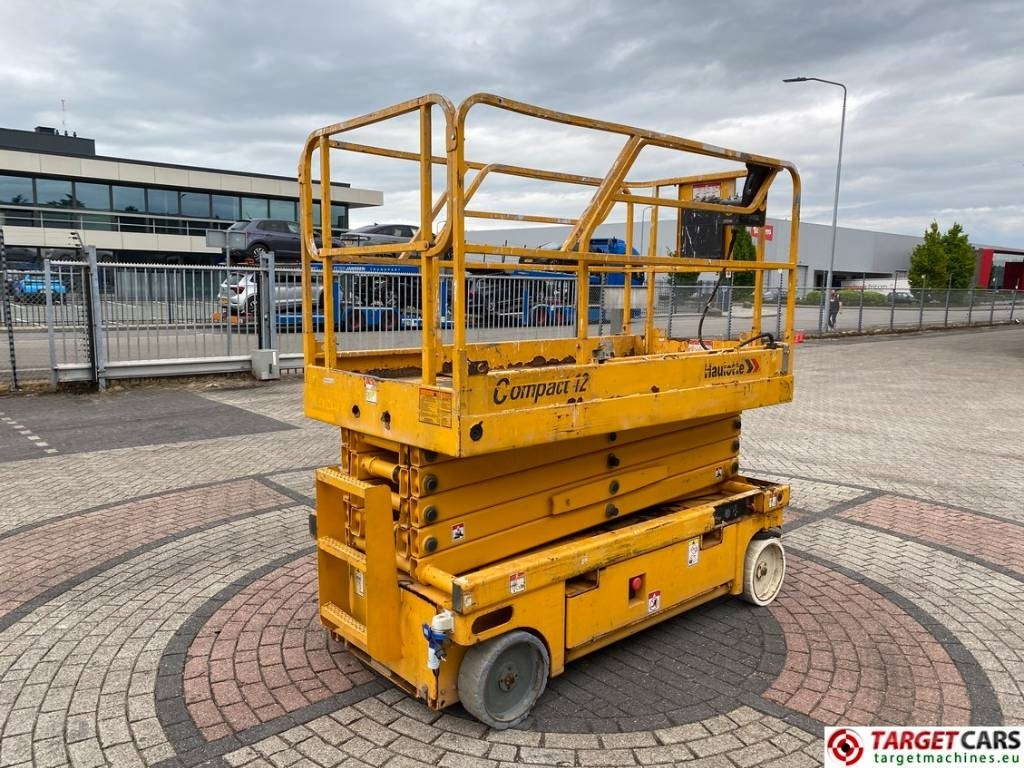 Haulotte Compact 12 Electric Scissor Work Lift 1200cm - مرفاع مقصي: صورة 3 Haulotte Compact 12 Electric Scissor Work Lift 1200cm - مرفاع مقصي: صورة 3