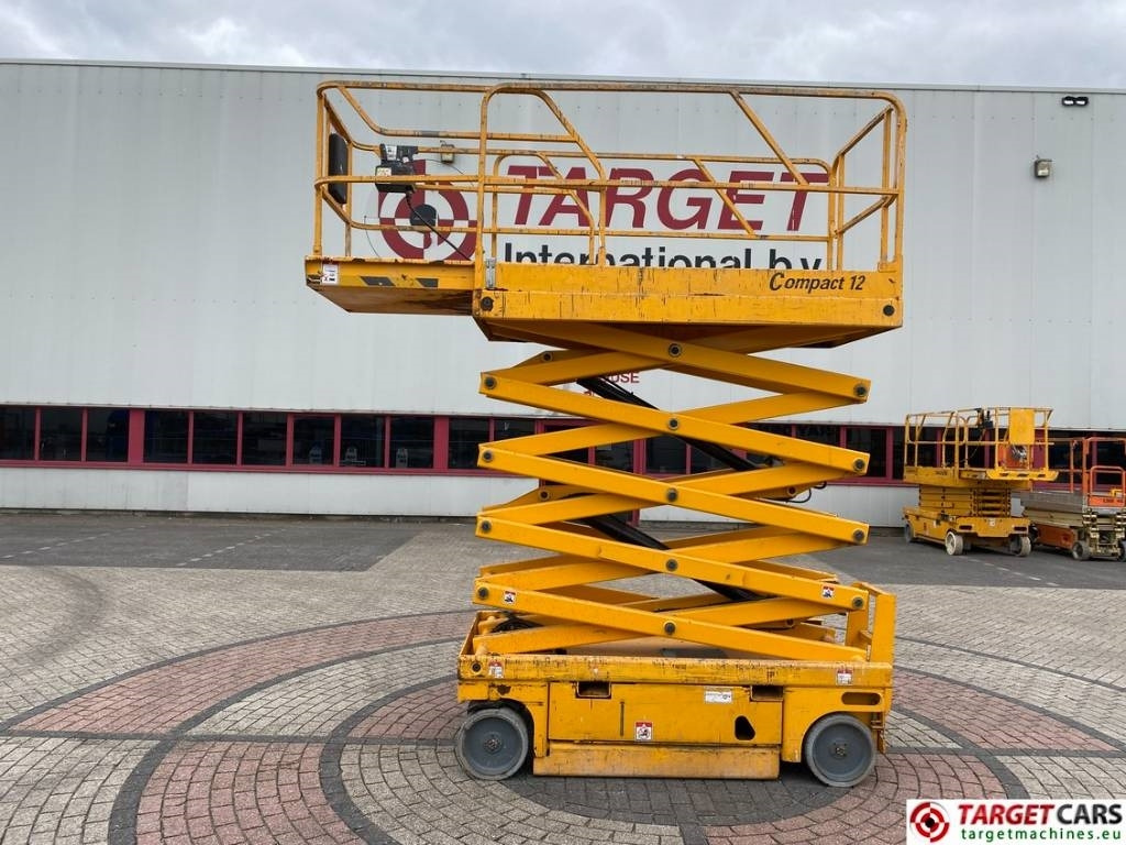 Haulotte Compact 12 Electric Scissor Work Lift 1200cm - مرفاع مقصي: صورة 5 Haulotte Compact 12 Electric Scissor Work Lift 1200cm - مرفاع مقصي: صورة 5