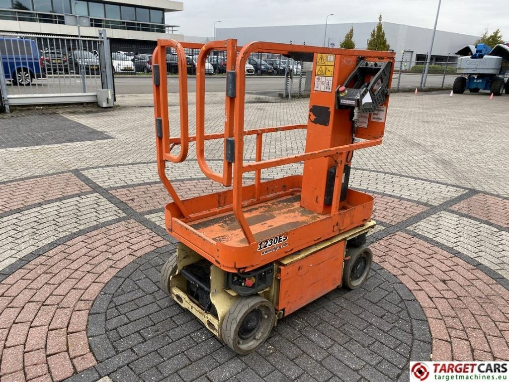 JLG 1230ES Electric Vertical Mast Work Lift 566cm - مرفاع بصاري عمودي: صورة 3 JLG 1230ES Electric Vertical Mast Work Lift 566cm - مرفاع بصاري عمودي: صورة 3