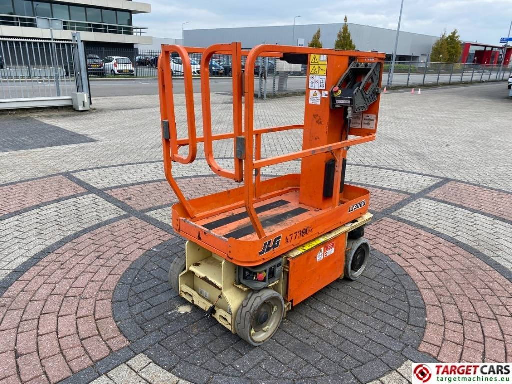 JLG 1230ES Electric Vertical Mast Work Lift 566cm - مرفاع بصاري عمودي: صورة 3 JLG 1230ES Electric Vertical Mast Work Lift 566cm - مرفاع بصاري عمودي: صورة 3
