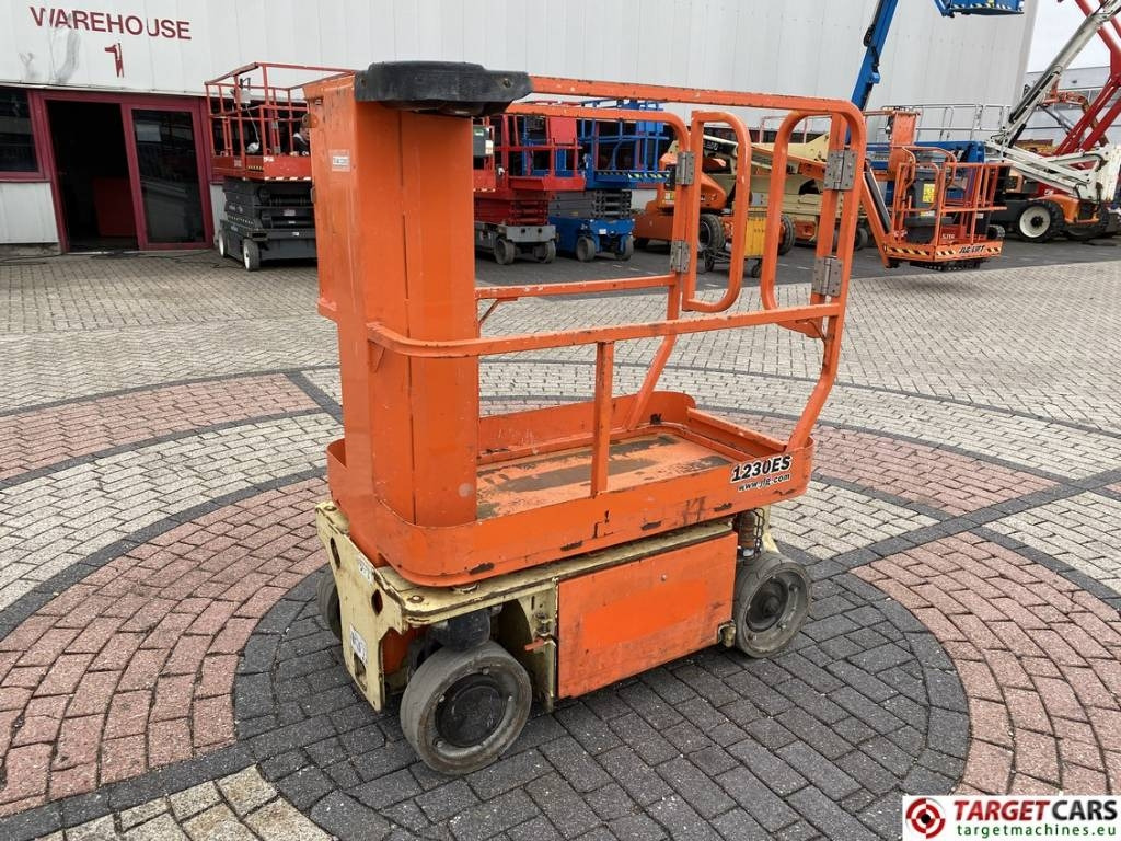 JLG 1230ES Electric Vertical Mast Work Lift 566cm - مرفاع بصاري عمودي: صورة 1 JLG 1230ES Electric Vertical Mast Work Lift 566cm - مرفاع بصاري عمودي: صورة 1