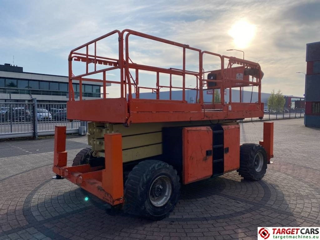 JLG 330LRT Diesel 4x4 Scissor Work Lift 1200cm - مرفاع مقصي: صورة 3 JLG 330LRT Diesel 4x4 Scissor Work Lift 1200cm - مرفاع مقصي: صورة 3