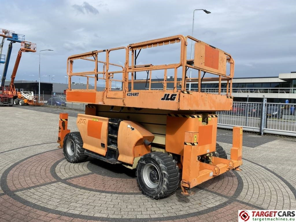 JLG 4394RT Diesel 4x4 Scissor Work Lift 1511cm - مرفاع مقصي: صورة 2 JLG 4394RT Diesel 4x4 Scissor Work Lift 1511cm - مرفاع مقصي: صورة 2