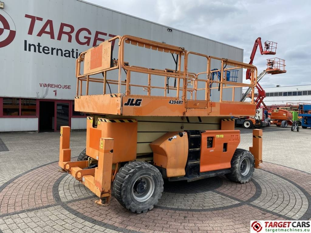 JLG 4394RT Diesel 4x4 Scissor Work Lift 1511cm - مرفاع مقصي: صورة 1 JLG 4394RT Diesel 4x4 Scissor Work Lift 1511cm - مرفاع مقصي: صورة 1