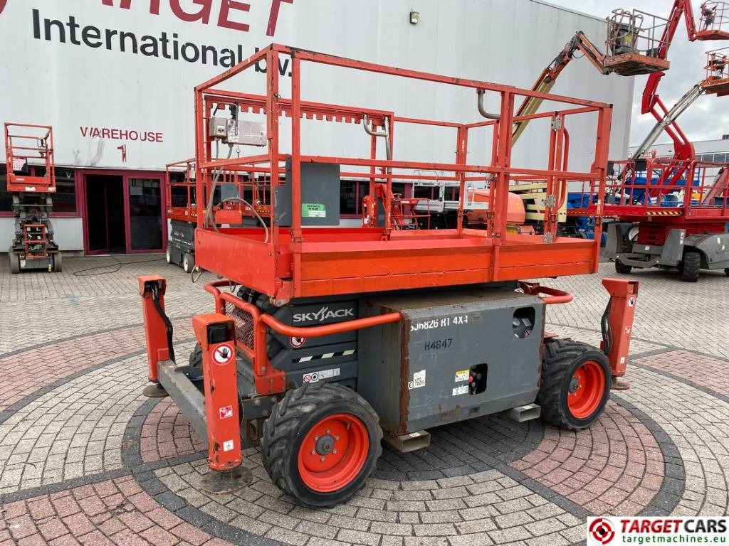 SkyJack SJ6826RT Diesel 4x4 Scissor Work Lift 992cm - مرفاع مقصي: صورة 1 SkyJack SJ6826RT Diesel 4x4 Scissor Work Lift 992cm - مرفاع مقصي: صورة 1
