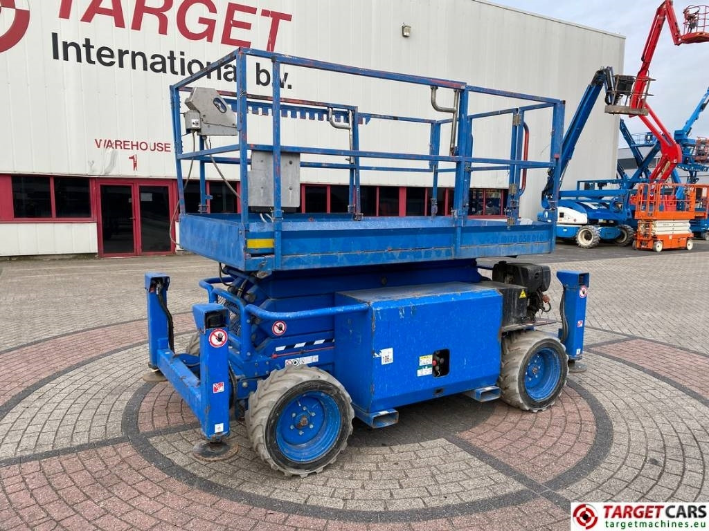 SkyJack SJ6832 RTE HyBrid 4x4 Scissor Work Lift 1175cm - مرفاع مقصي: صورة 1 SkyJack SJ6832 RTE HyBrid 4x4 Scissor Work Lift 1175cm - مرفاع مقصي: صورة 1