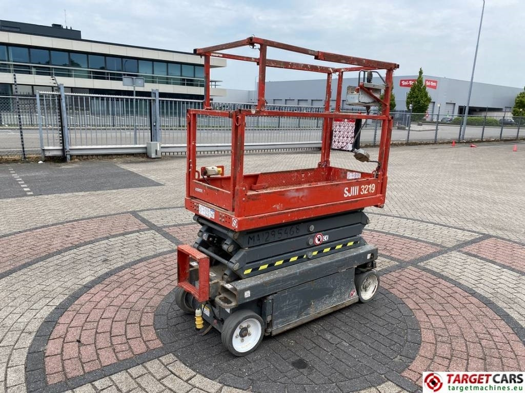SkyJack SJIII-3219 Electric 3219 Scissor Work Lift 780cm - مرفاع مقصي: صورة 3 SkyJack SJIII-3219 Electric 3219 Scissor Work Lift 780cm - مرفاع مقصي: صورة 3