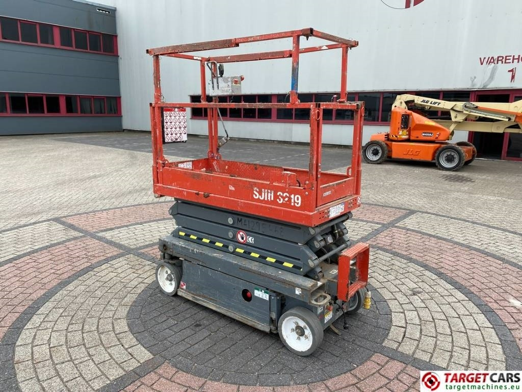 SkyJack SJIII-3219 Electric 3219 Scissor Work Lift 780cm - مرفاع مقصي: صورة 4 SkyJack SJIII-3219 Electric 3219 Scissor Work Lift 780cm - مرفاع مقصي: صورة 4