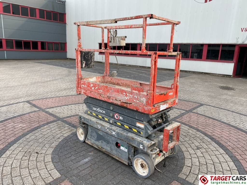 SkyJack SJIII-3219 Electric 3219 Scissor Work Lift 780cm - مرفاع مقصي: صورة 4 SkyJack SJIII-3219 Electric 3219 Scissor Work Lift 780cm - مرفاع مقصي: صورة 4