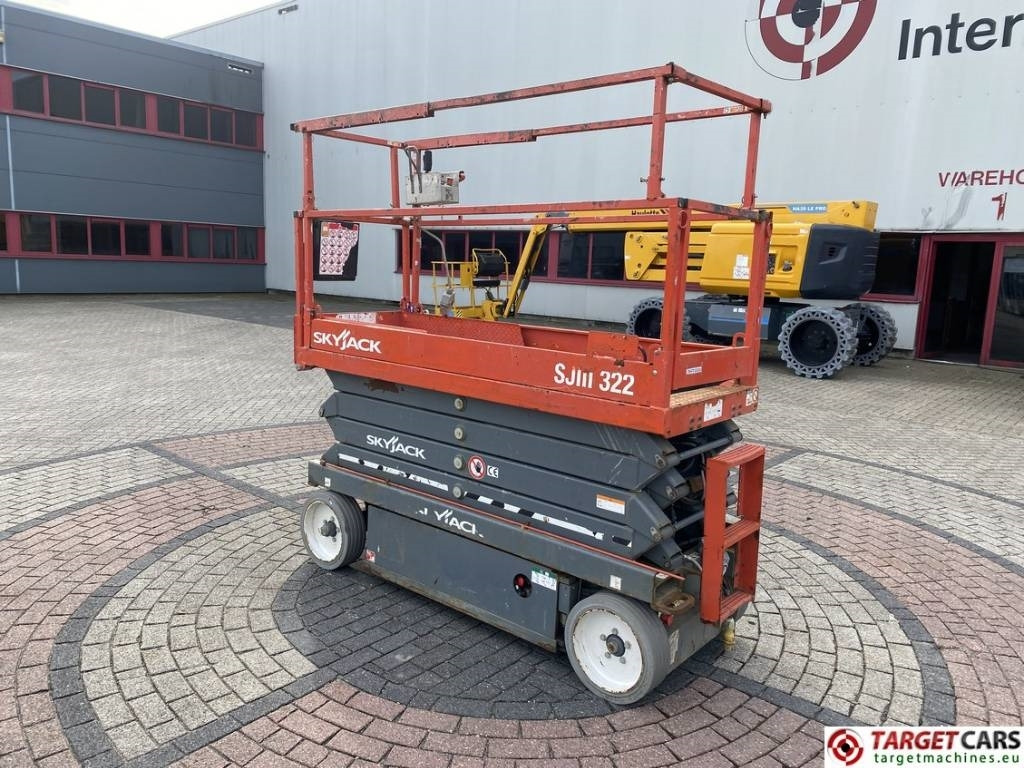 SkyJack SJIII-3226 Electric 3226 Scissor Work Lift 990cm - مرفاع مقصي: صورة 4 SkyJack SJIII-3226 Electric 3226 Scissor Work Lift 990cm - مرفاع مقصي: صورة 4