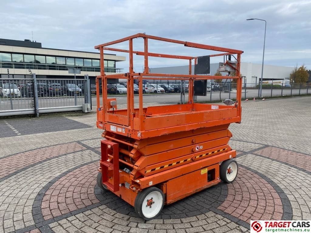 SkyJack SJIII-4626 Electric 4626 Scissor Work Lift 990cm - مرفاع مقصي: صورة 3 SkyJack SJIII-4626 Electric 4626 Scissor Work Lift 990cm - مرفاع مقصي: صورة 3