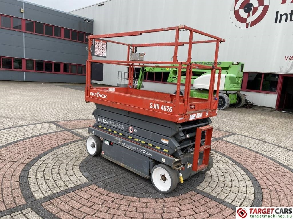 SkyJack SJIII-4626 Electric 4626 Scissor Work Lift 990cm - مرفاع مقصي: صورة 4 SkyJack SJIII-4626 Electric 4626 Scissor Work Lift 990cm - مرفاع مقصي: صورة 4