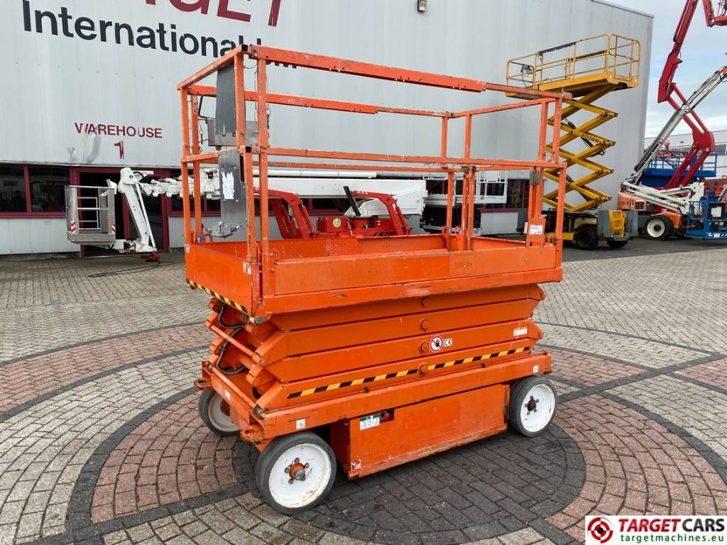 SkyJack SJIII-4626 Electric 4626 Scissor Work Lift 990cm - مرفاع مقصي: صورة 1 SkyJack SJIII-4626 Electric 4626 Scissor Work Lift 990cm - مرفاع مقصي: صورة 1