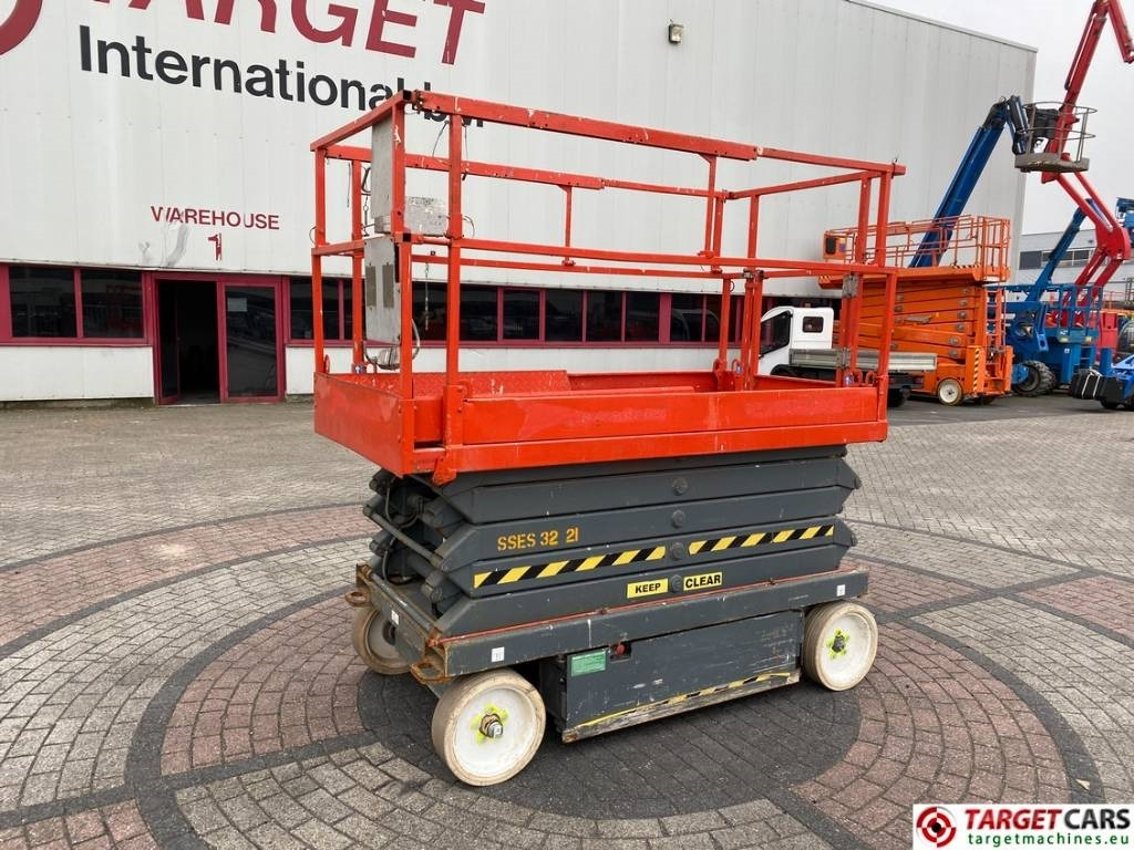 SkyJack SJIII-4632 Electric 4632 Scissor Work Lift 1170cm - مرفاع مقصي: صورة 1 SkyJack SJIII-4632 Electric 4632 Scissor Work Lift 1170cm - مرفاع مقصي: صورة 1