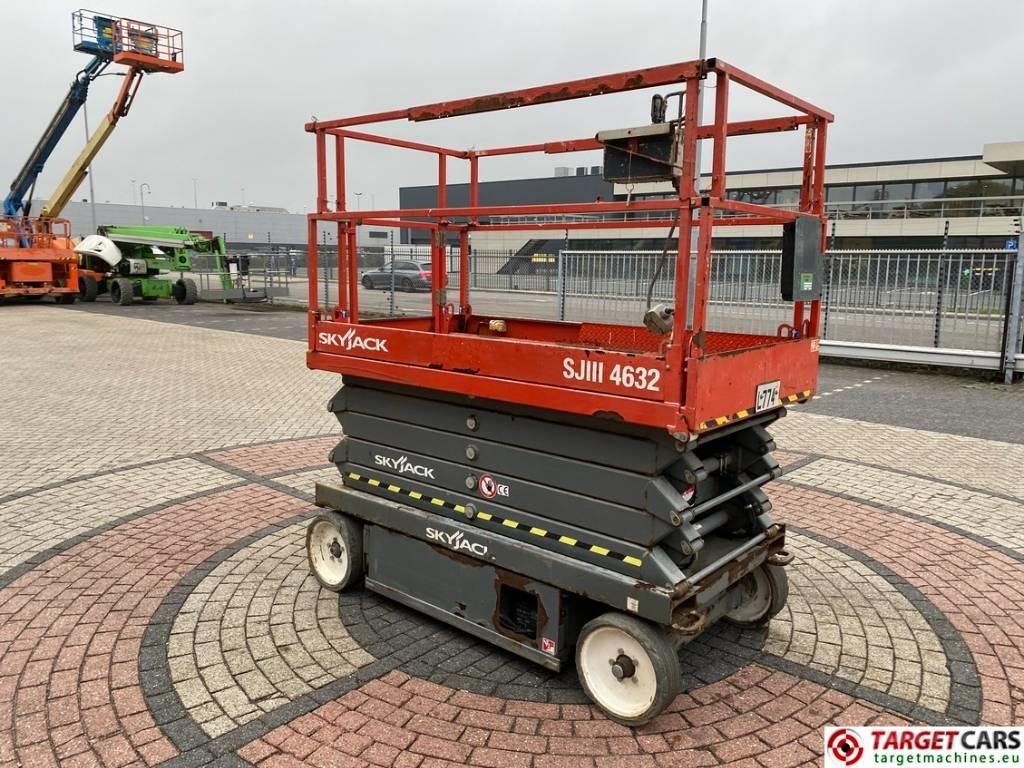 SkyJack SJIII-4632 Electric 4632 Scissor Work Lift 1170cm - مرفاع مقصي: صورة 2 SkyJack SJIII-4632 Electric 4632 Scissor Work Lift 1170cm - مرفاع مقصي: صورة 2