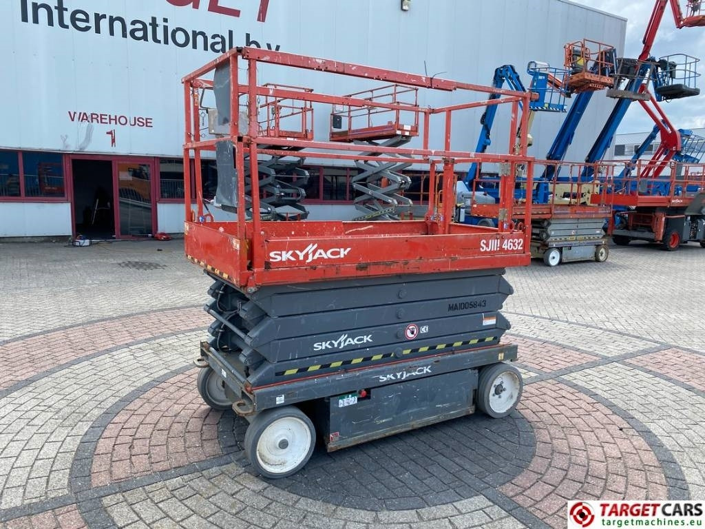 SkyJack SJIII-4632 Electric 4632 Scissor Work Lift 1170cm - مرفاع مقصي: صورة 1 SkyJack SJIII-4632 Electric 4632 Scissor Work Lift 1170cm - مرفاع مقصي: صورة 1