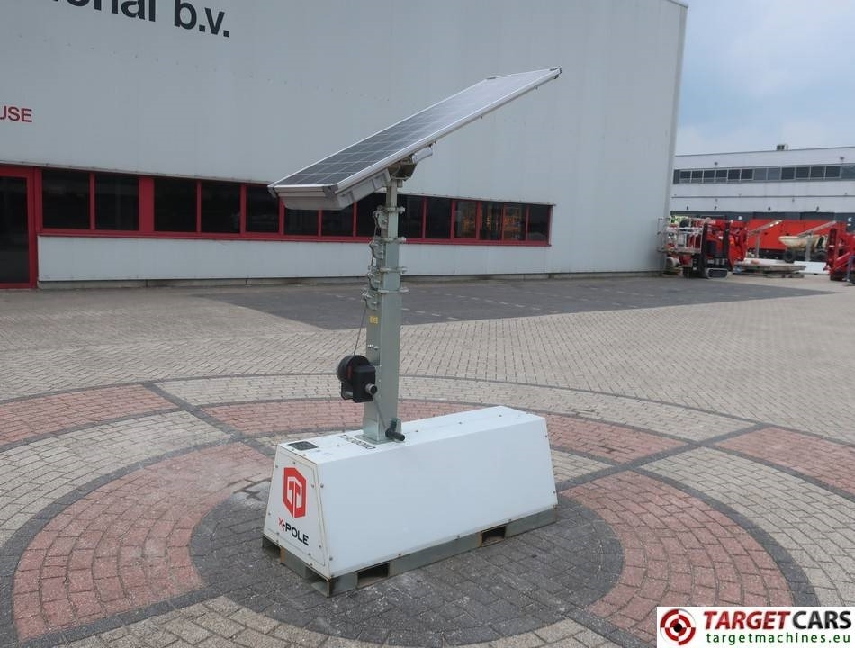 Trime X-Pole Tower Light 2x25W Led Solar Panel - برج إنارة: صورة 1 Trime X-Pole Tower Light 2x25W Led Solar Panel - برج إنارة: صورة 1