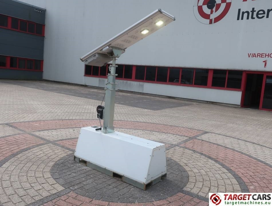 Trime X-Pole Tower Light 2x25W Led Solar Panel - برج إنارة: صورة 4 Trime X-Pole Tower Light 2x25W Led Solar Panel - برج إنارة: صورة 4