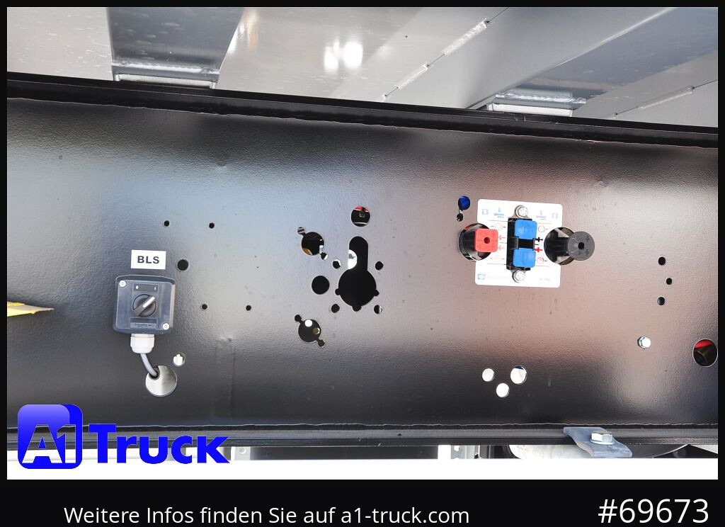 REISCH RHKS, Alu-Kippmulde 54m³, Kombitüren, Alufelgen, Liftachse, - نصف مقطورة قلابة: صورة 4 REISCH RHKS, Alu-Kippmulde 54m³, Kombitüren, Alufelgen, Liftachse, - نصف مقطورة قلابة: صورة 4