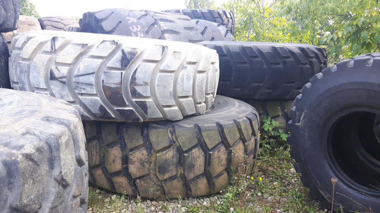 BRIDGESTONE 29/5R35 Pneumatici 29.5R35 in buone condizioni - إطارات - آلات الإنشاء: صورة 1 BRIDGESTONE 29/5R35 Pneumatici 29.5R35 in buone condizioni - إطارات - آلات الإنشاء: صورة 1