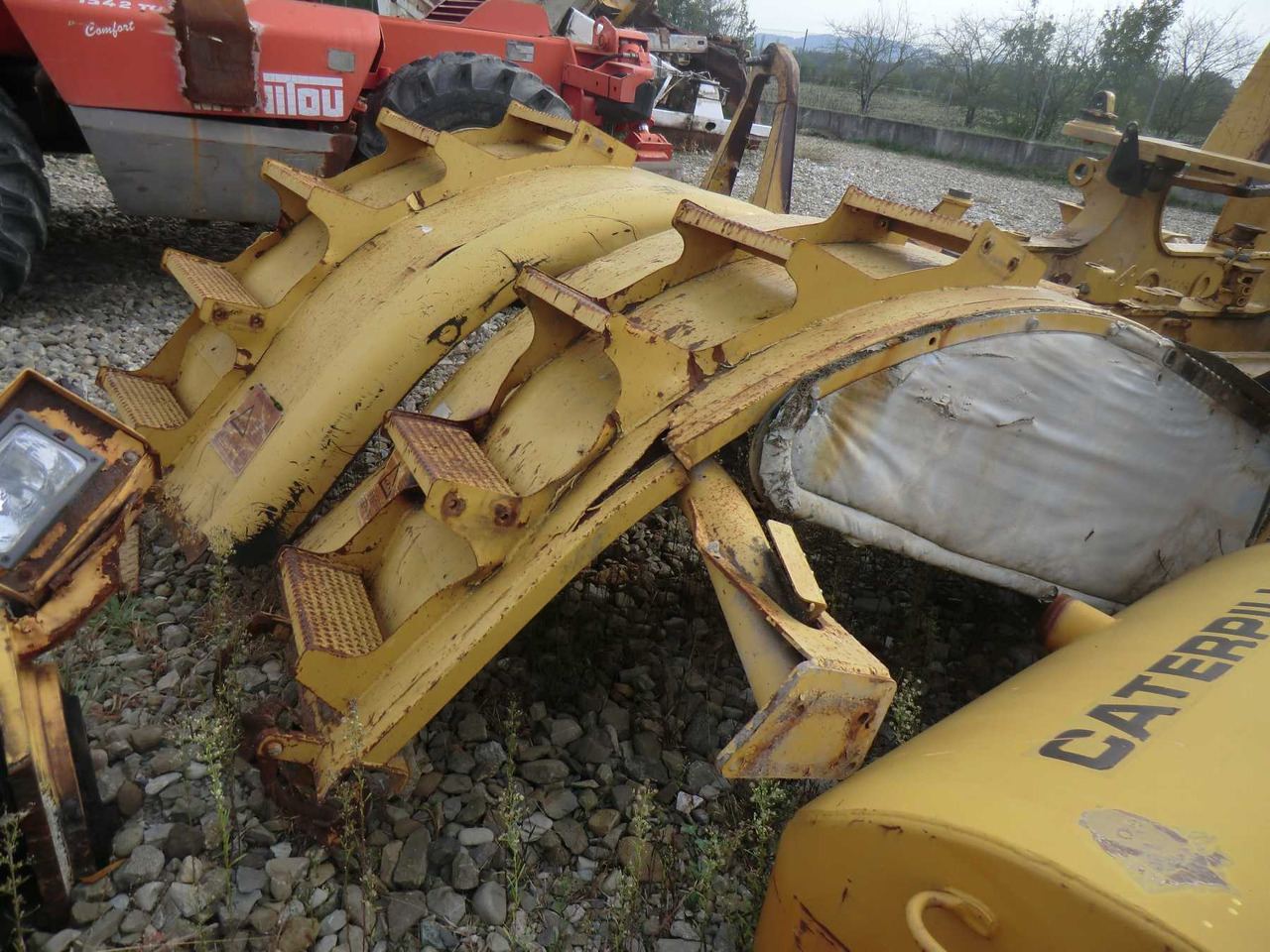 Caterpillar 735 Parafango anteriore destro e sinistro. - رفرف - آلات الإنشاء: صورة 5 Caterpillar 735 Parafango anteriore destro e sinistro. - رفرف - آلات الإنشاء: صورة 5