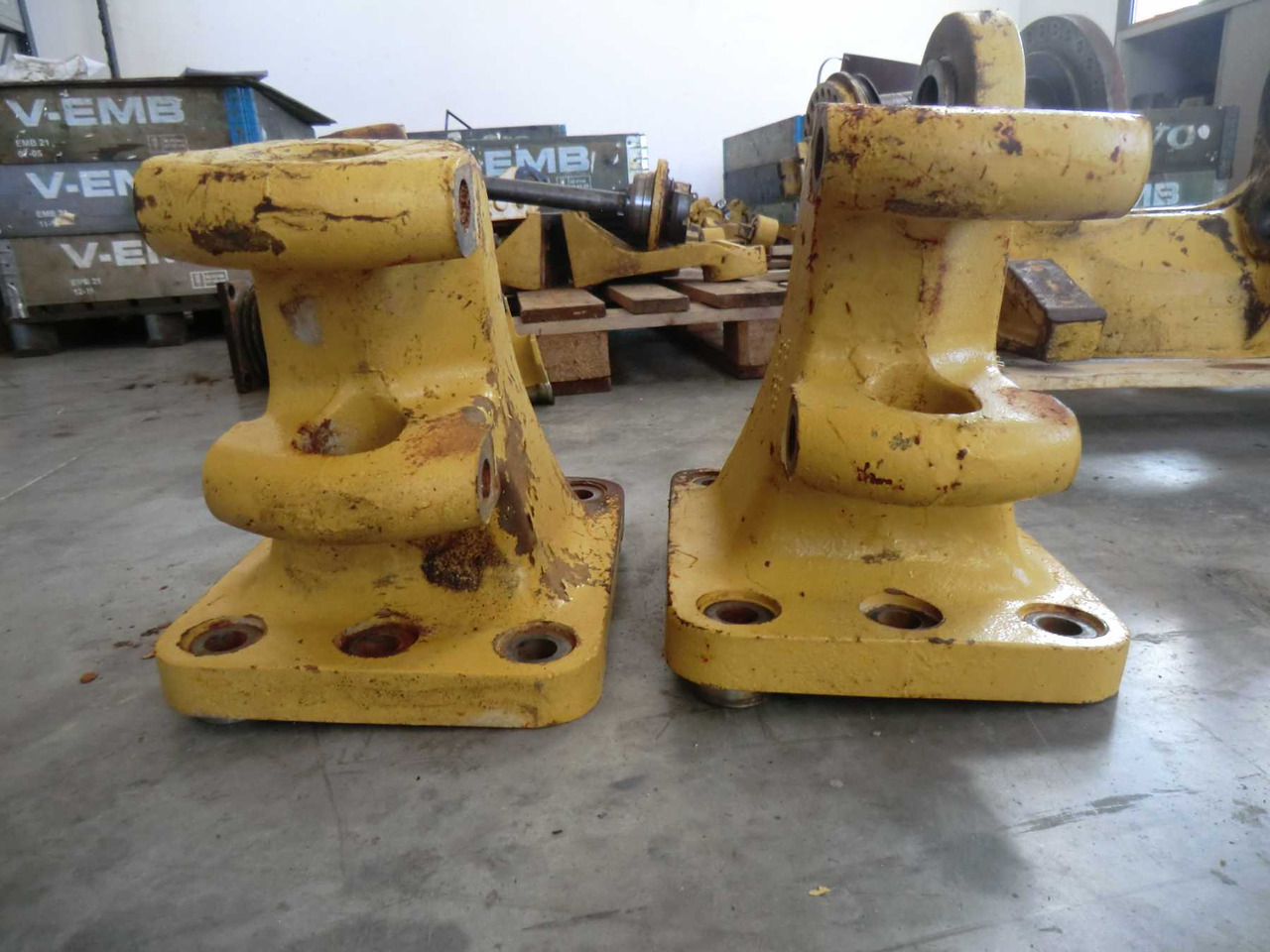 Caterpillar 735 Supporto barra equilibratrice centrale e posteriore - هيكل السيارة الخارجية - آلات الإنشاء: صورة 2 Caterpillar 735 Supporto barra equilibratrice centrale e posteriore - هيكل السيارة الخارجية - آلات الإنشاء: صورة 2