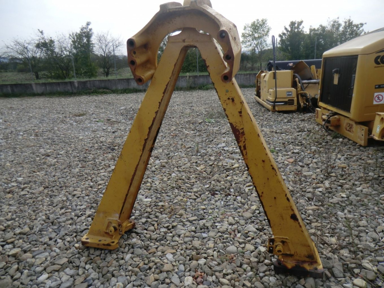 Caterpillar 735 Supporto telaio assale centrale con flangia - إطار هيكلي/ إطار معدني - آلات الإنشاء: صورة 2 Caterpillar 735 Supporto telaio assale centrale con flangia - إطار هيكلي/ إطار معدني - آلات الإنشاء: صورة 2