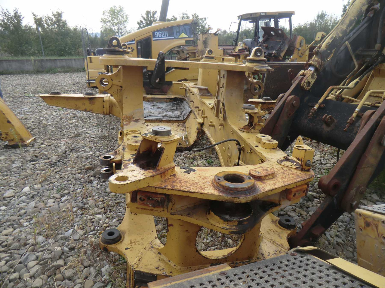 Caterpillar 735 TELAIO ANTERIORE - إطار هيكلي/ إطار معدني - آلات الإنشاء: صورة 3 Caterpillar 735 TELAIO ANTERIORE - إطار هيكلي/ إطار معدني - آلات الإنشاء: صورة 3