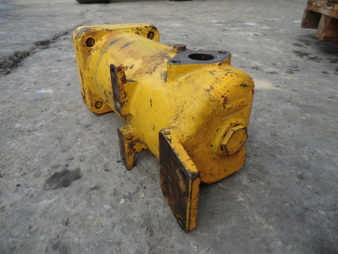 Caterpillar D333 SUPPORTO FILTRO - المحرك و قطع الغيار - آلات الإنشاء: صورة 2 Caterpillar D333 SUPPORTO FILTRO - المحرك و قطع الغيار - آلات الإنشاء: صورة 2
