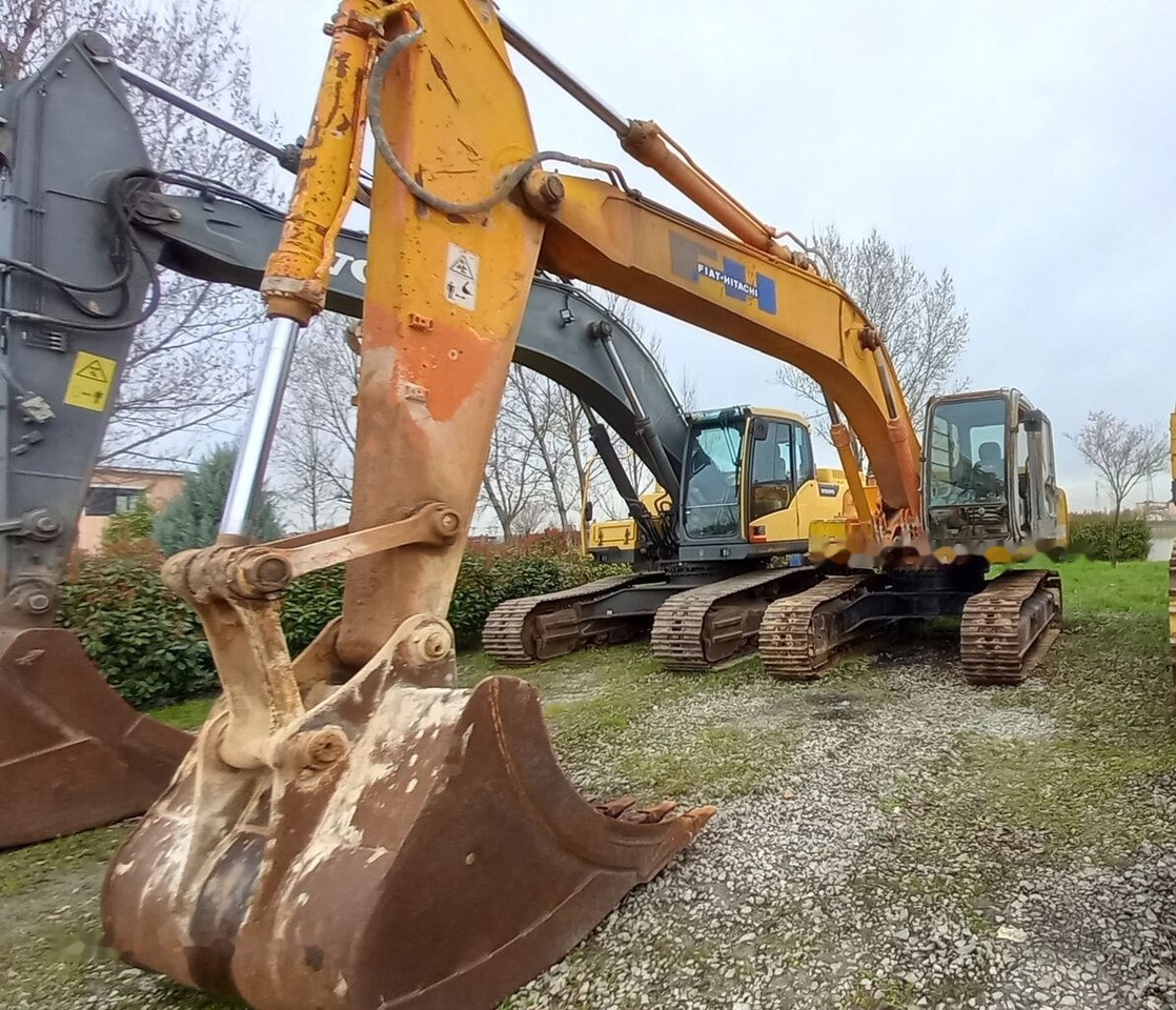 حفار زاحف Fiat-Hitachi EX215: صورة 1