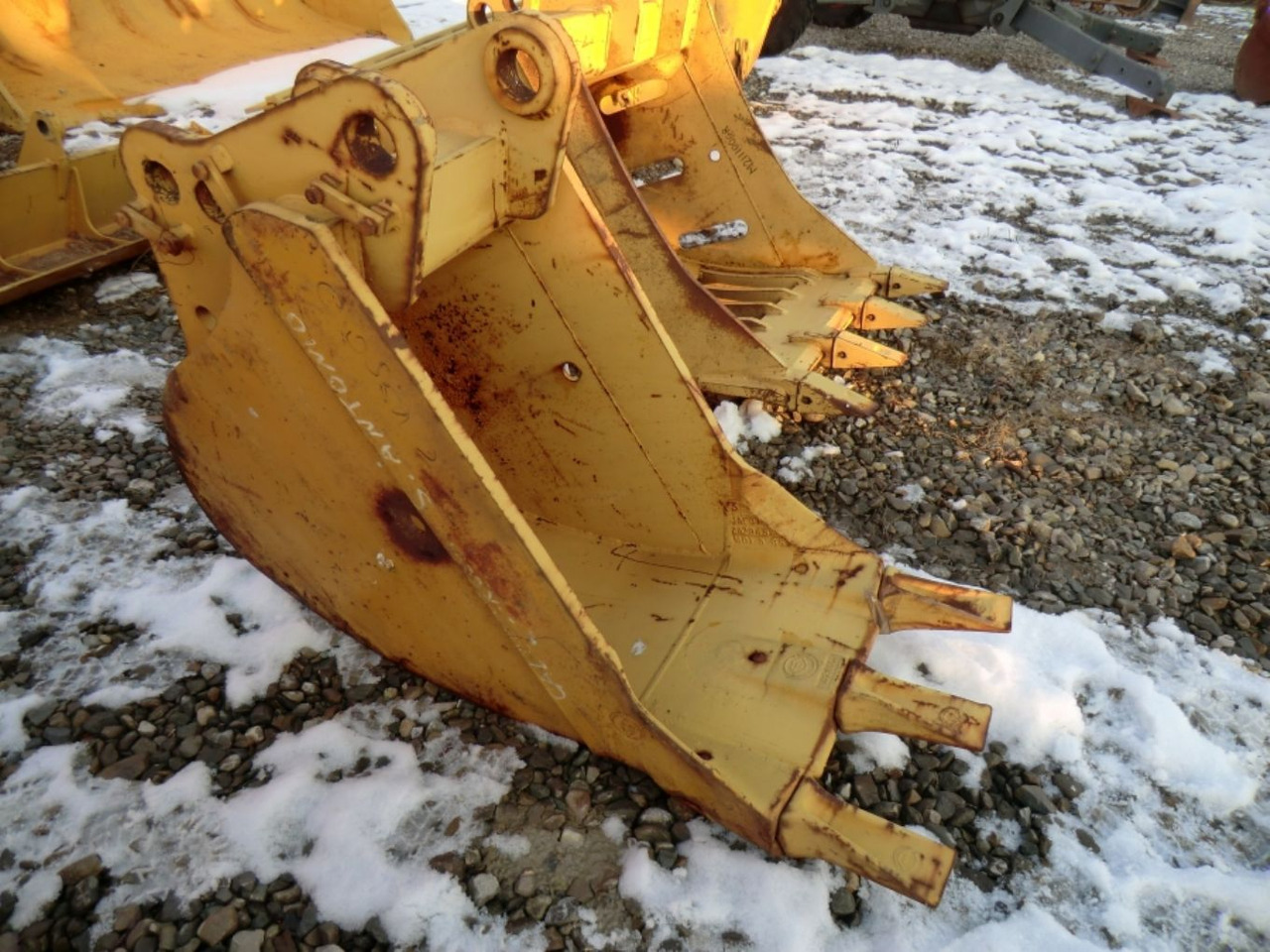 Mantovani Benne L 221 GP Benna con denti, larghezza mm 600. - بكت حفار: صورة 1 Mantovani Benne L 221 GP Benna con denti, larghezza mm 600. - بكت حفار: صورة 1