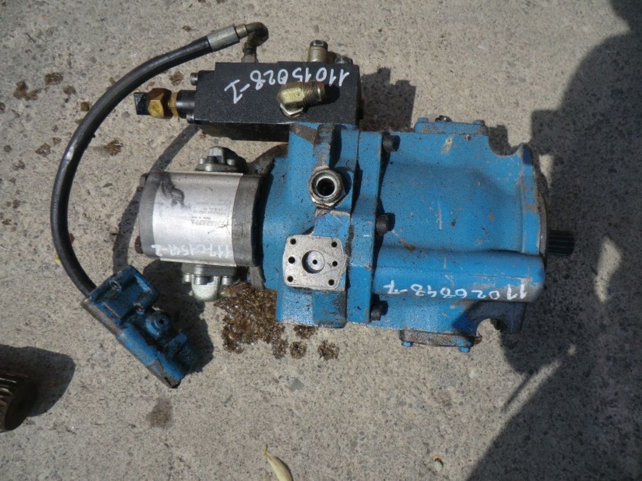 VOLVO L120C ALBERO, SENSORE E POMPA - نقل الحركة - آلات الإنشاء: صورة 3 VOLVO L120C ALBERO, SENSORE E POMPA - نقل الحركة - آلات الإنشاء: صورة 3