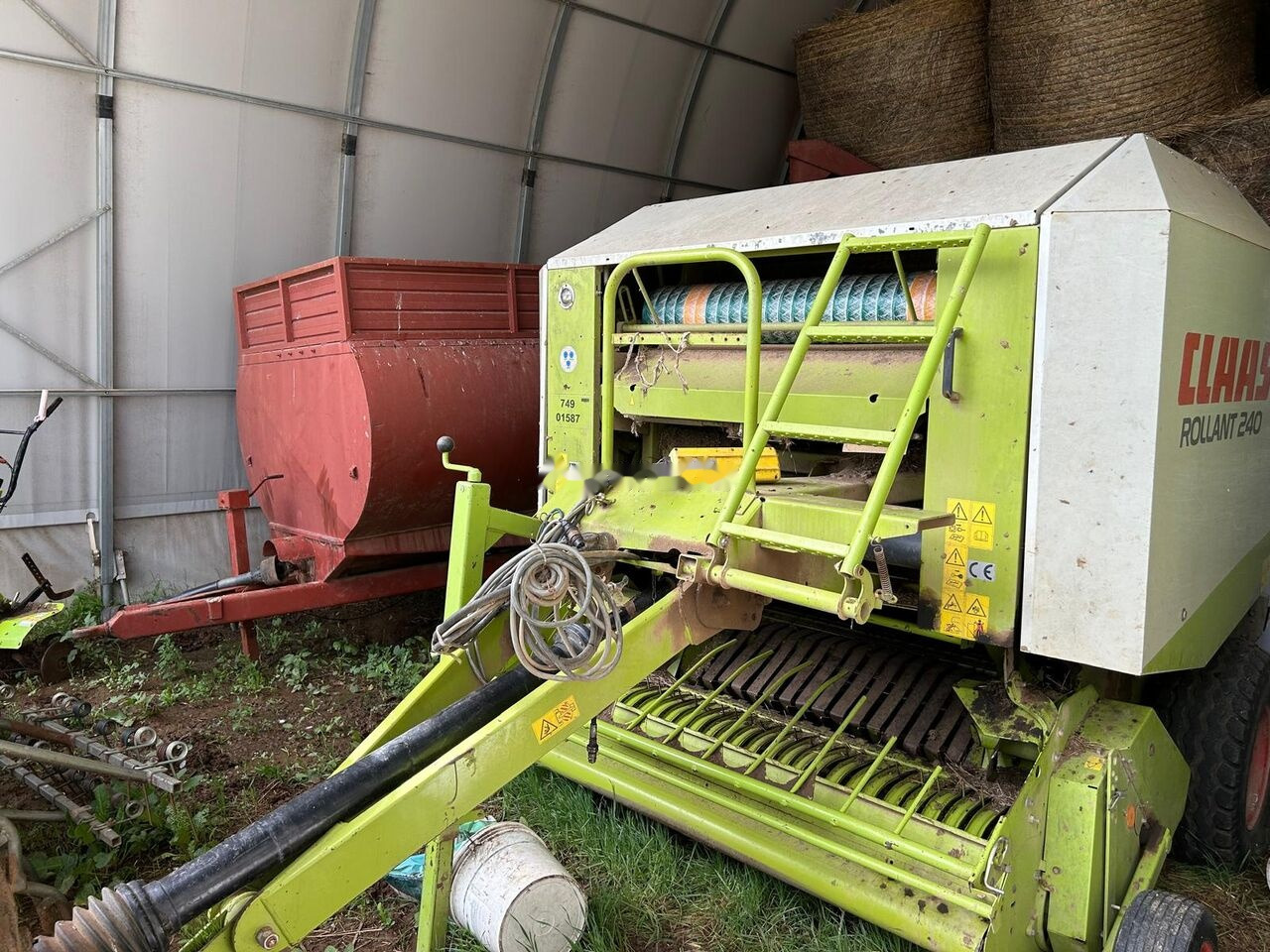 Claas ROLLANT 240 - آلة بالات دائرية: صورة 1 Claas ROLLANT 240 - آلة بالات دائرية: صورة 1