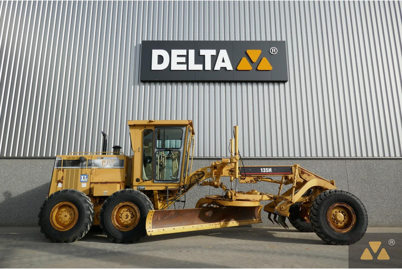 Caterpillar 135H - ماكينة تسوية: صورة 2 Caterpillar 135H - ماكينة تسوية: صورة 2