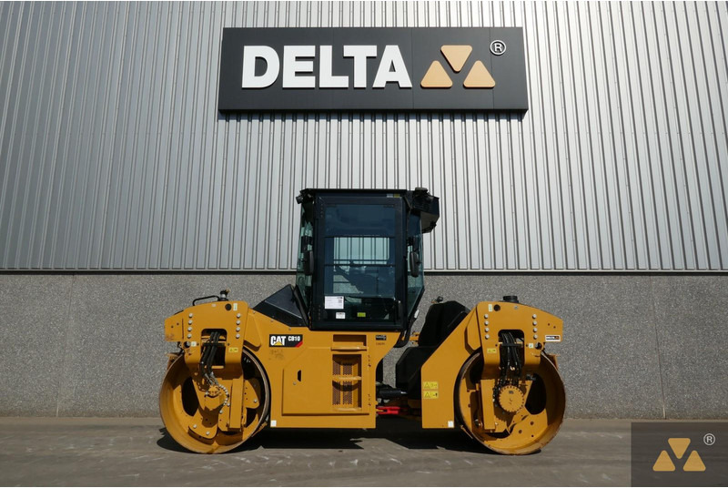 Caterpillar CB10 - مدحلة: صورة 1 Caterpillar CB10 - مدحلة: صورة 1