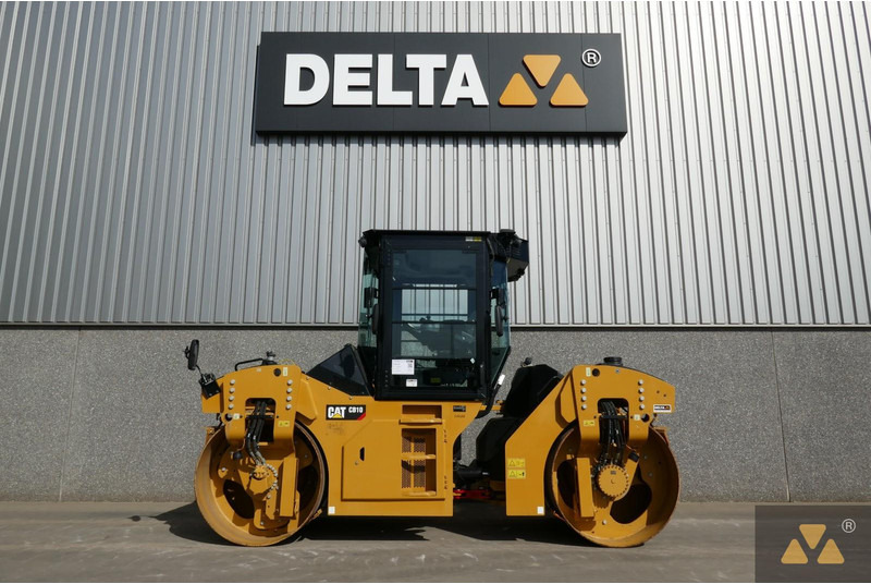 Caterpillar CB10 - مدحلة: صورة 1 Caterpillar CB10 - مدحلة: صورة 1