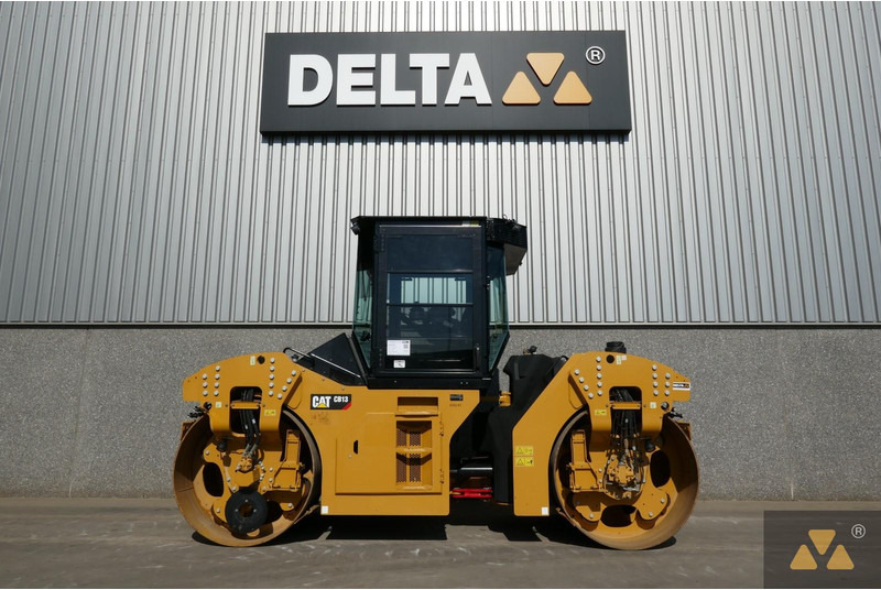 Caterpillar CB13 - مدحلة: صورة 1 Caterpillar CB13 - مدحلة: صورة 1