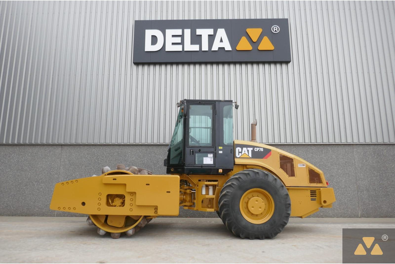 Caterpillar CP76 - مدحلة: صورة 1 Caterpillar CP76 - مدحلة: صورة 1