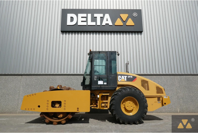 Caterpillar CP76 - مدحلة: صورة 1 Caterpillar CP76 - مدحلة: صورة 1