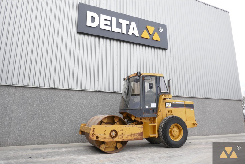 Caterpillar CS433C - مدحلة: صورة 4 Caterpillar CS433C - مدحلة: صورة 4