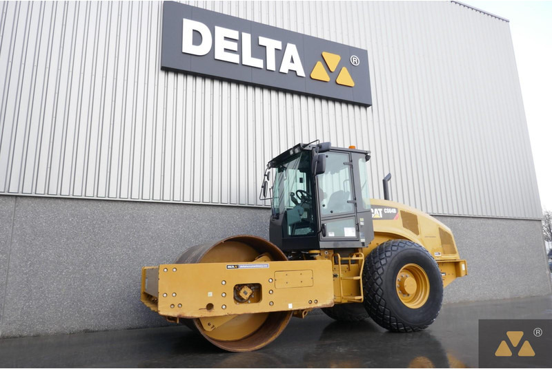 Caterpillar CS64B - مدحلة: صورة 4 Caterpillar CS64B - مدحلة: صورة 4