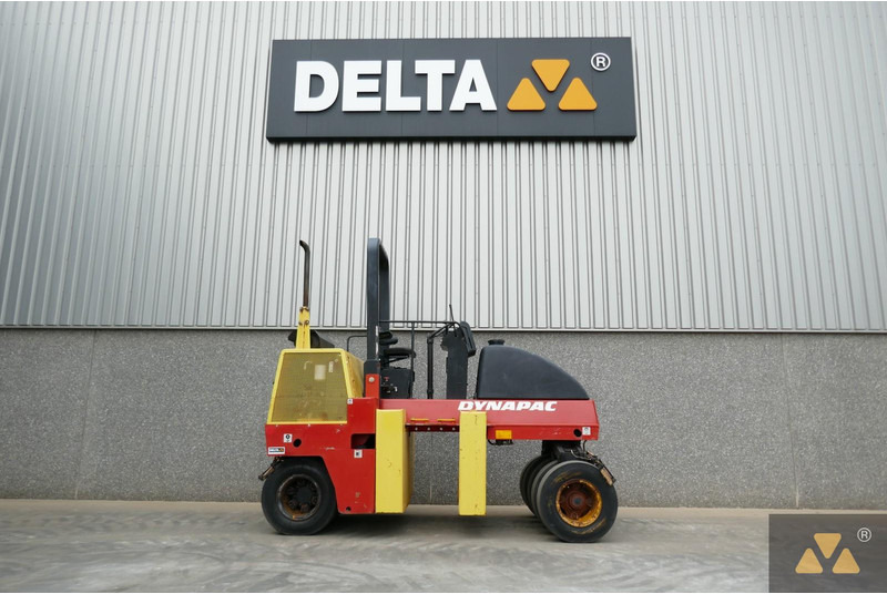Dynapac CP142 - رَصَّاص بعجلات مطاطية: صورة 2 Dynapac CP142 - رَصَّاص بعجلات مطاطية: صورة 2
