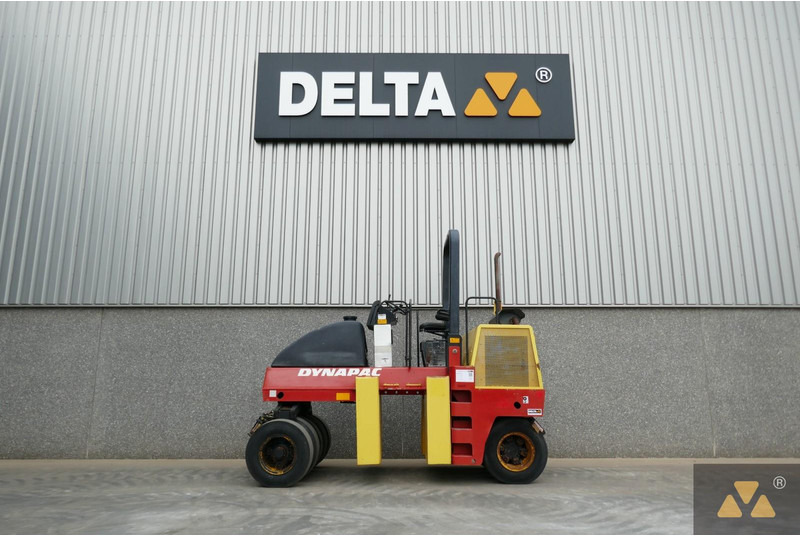 Dynapac CP142 - رَصَّاص بعجلات مطاطية: صورة 1 Dynapac CP142 - رَصَّاص بعجلات مطاطية: صورة 1